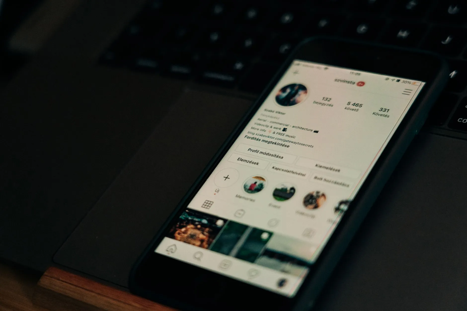 Instagram and business: how many follow and buy